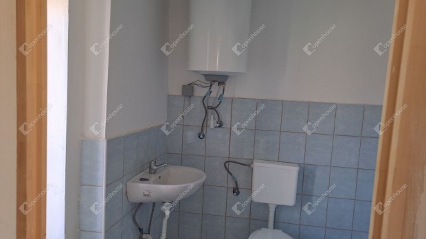 Felújított családiház Baksán eladó