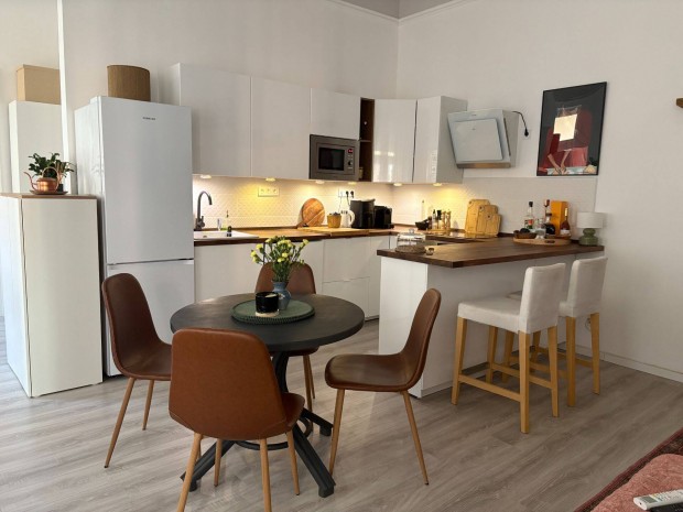 Fel�j�tott dupla gal�ri�s lak�s a Palotanegyedben