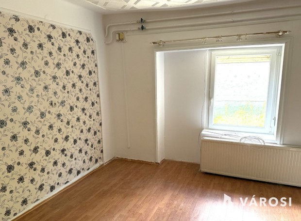 Fel�j�tott f�ldszinti lak�s S�toralja�jhelyen elad�