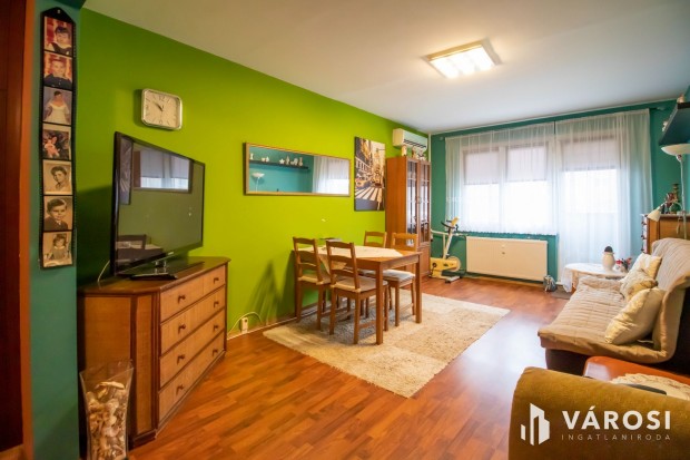 Fel�j�tott f�ldszinti lak�s k�zel a belv�roshoz