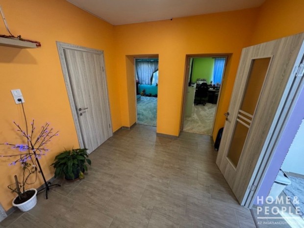 Fel�j�tott h�z �pusztaszeren!