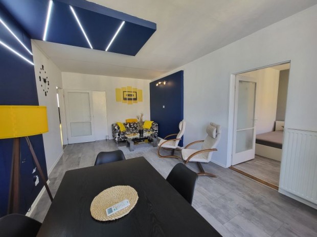 Fel�j�tott ig�nyes lak�s az Orvosi Egyetem mellett