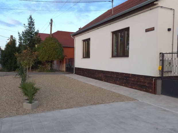 Fel�j�tott kertes csal�di h�z