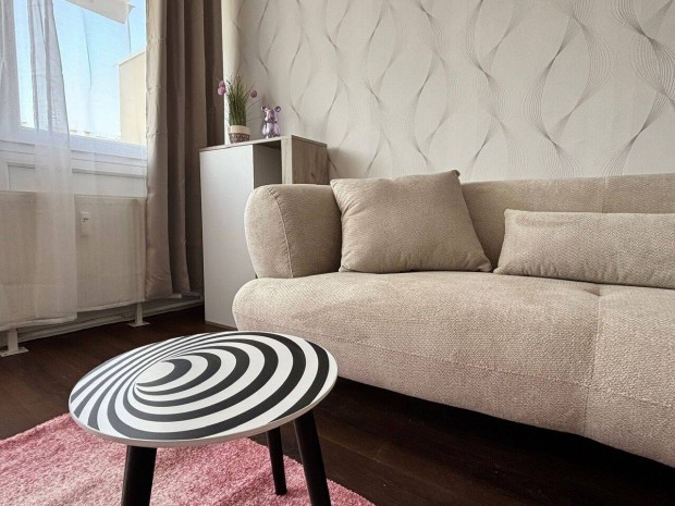 Fel�j�tott lak�s Budapest Szigony utc�ban kiad�