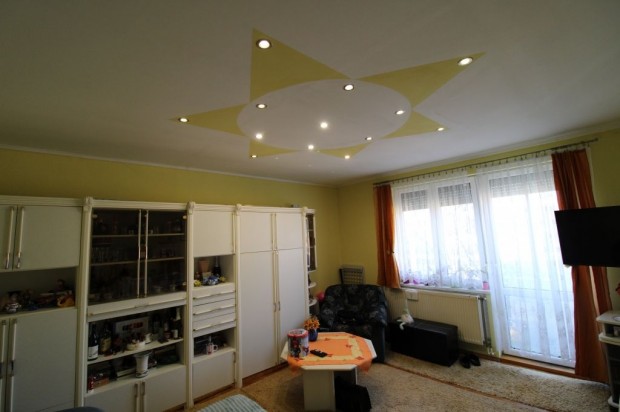 Fel�j�tott lak�s a Munk�csy �ton.