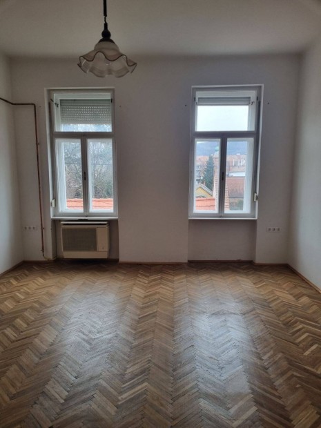 Fel�j�tott lak�s a belv�rosban