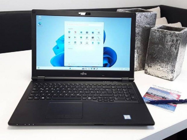 Feljtott laptop: Fujitsu Lifebook E558 a Dr-PC-tl