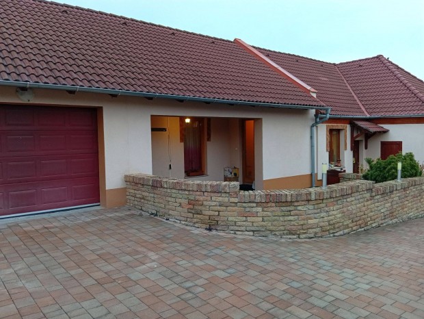 Fel�j�tott otthon panor�m�val Gy�r-M�nf�csanakon