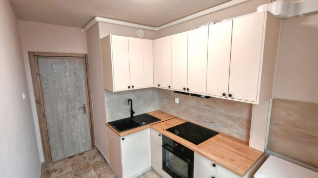 Feljtott panellaks tulajdonostl