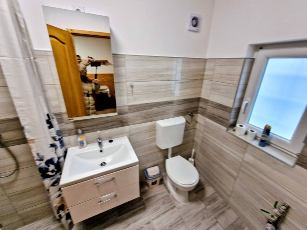 Fel�j�tott pr�sh�z elad�!