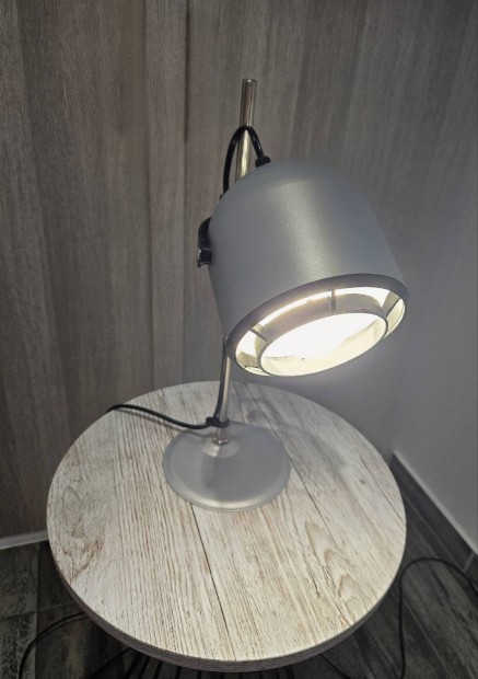 Felújított retro, loft stílusú Elektrofém ISZ asztali lámpa eladó