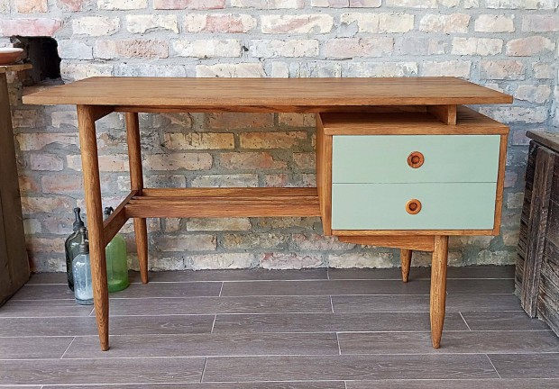 Felújított retro, mid century térbe állítható íróasztal
