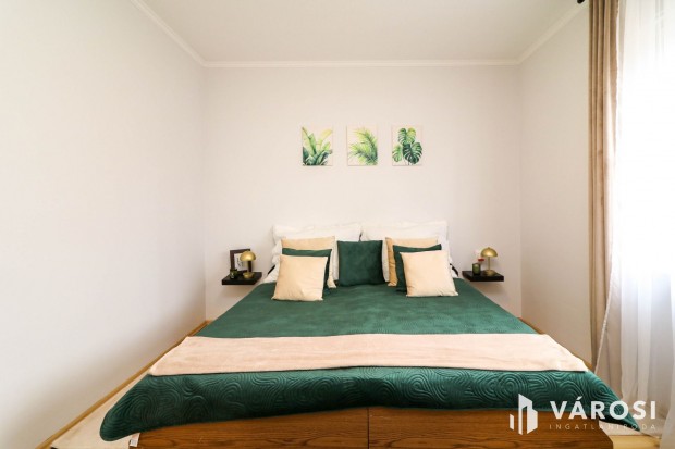 Fel�j�tott t�glah�z k�zel a Szarvasi �thoz