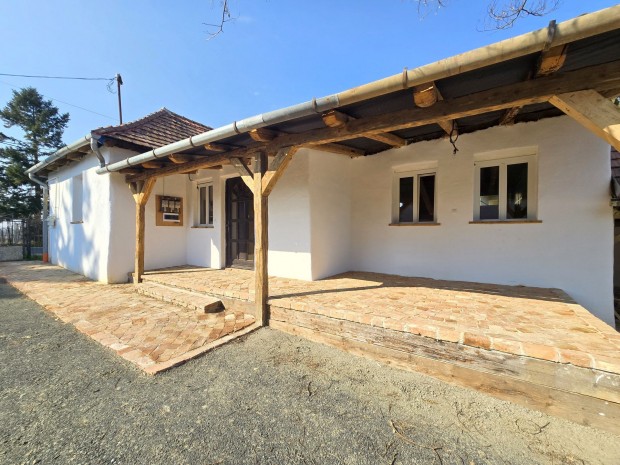 Fel�j�tott v�lyogh�z k�l�nleges hangulattal Zalaegerszeg  Bazit�n