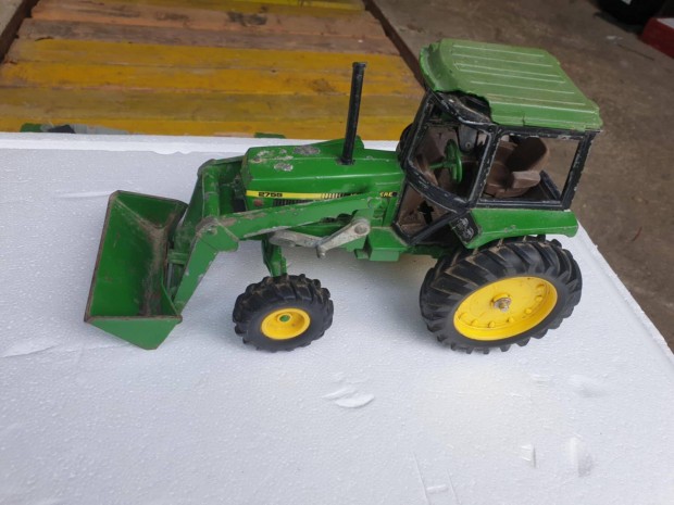 Fm John Deere traktor modell elad