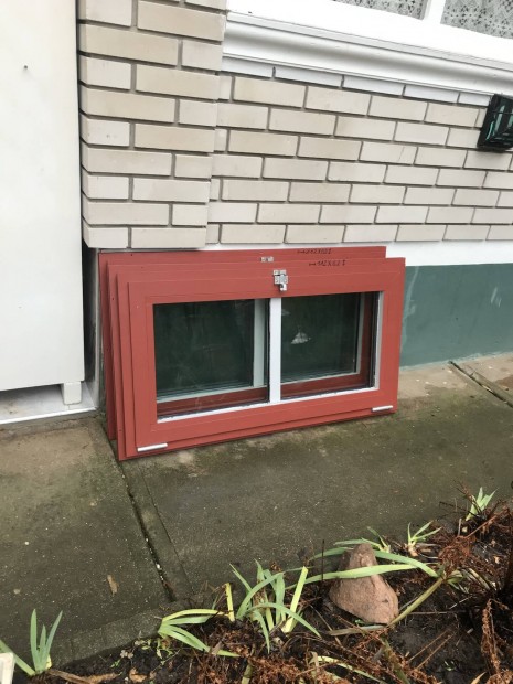 Fém ablak 2 db 112x62 hőszigetelt üveg