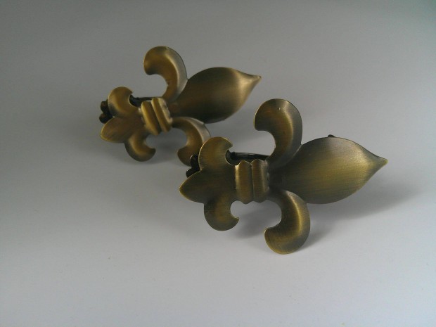 F�m cserk�szliliom alak� f�gg�nyelk�t� / f�gg�ny�sszefog� csipesz elad