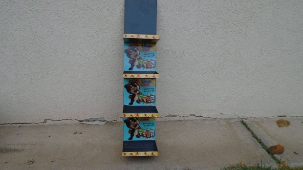 F�m polc - falra szerelhet� - 81 cm magas , Mack� cukros rekl�mos