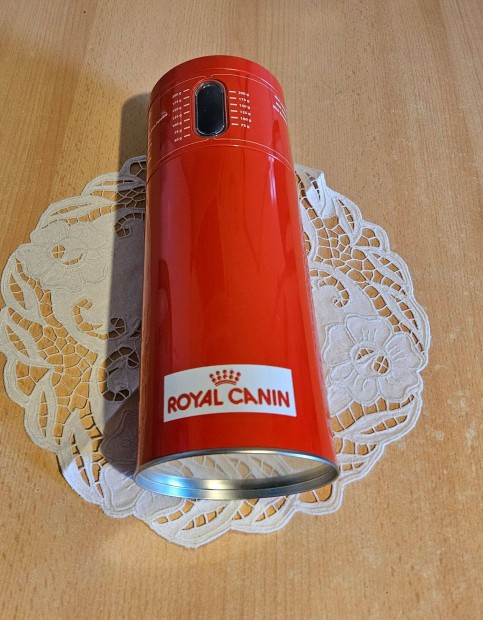 Fémdoboz állateledel tápadagoló