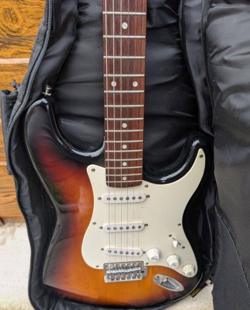 Fender Squier Stratocaster elektromos gitr sunburst sznben