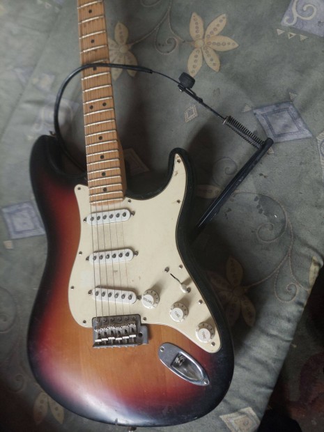 Fender Stratocaster Gitar elado