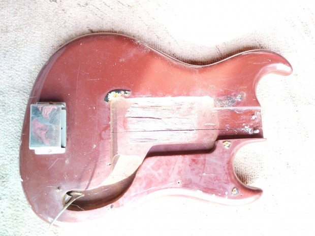 Fender forma "Bullet Studio" basszusgitár test projekt