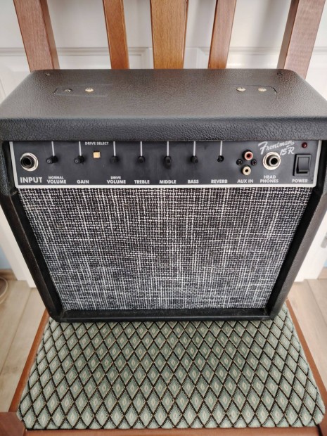 Fender frontman 15 Alkatrsznek