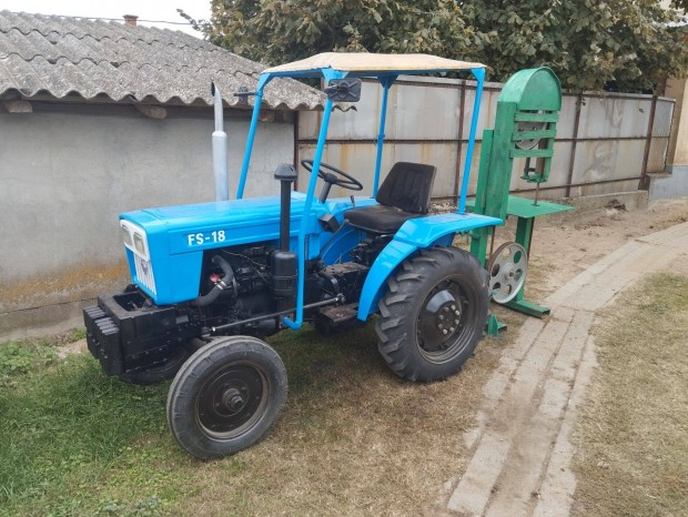 Feng-shou 18 lóerős kistraktor traktor szalagfűrész talajmaró