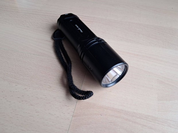 Fenix TK 35 lámpa , zseblámpa