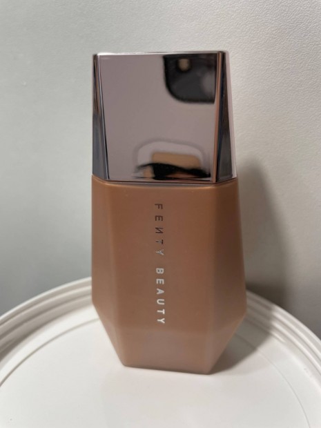 Fenty beauty smink alapozo highlighter