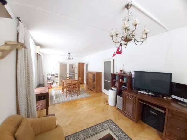 F�ny�r �s Funkcionalit�s: 72 nm-es, Fel�j�tott Lak�s az �rs Vez�r Ter�