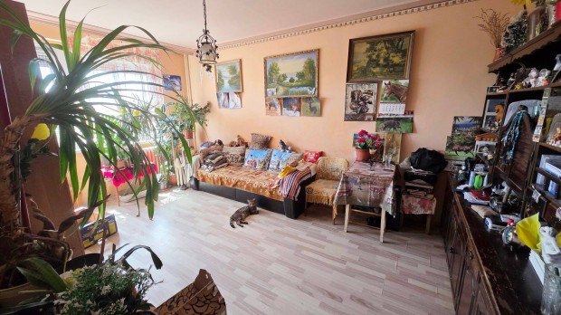 Fényes udvarban 35 m2-es, 1+félszobás, 4. emeleti lakás eladó