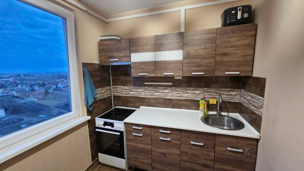 F�nyesudvarban 53 m2-es, 1+2 f�lszob�s fel�j�tott lak�s elad�