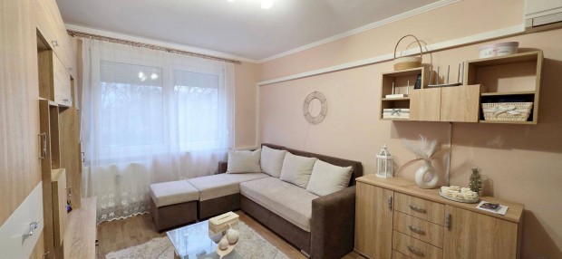 F�nyesudvarban elad� els� emeleti lak�s