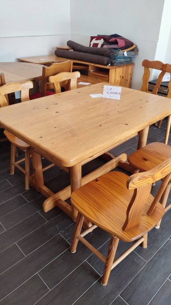 Feny asztal 4 szkkel 