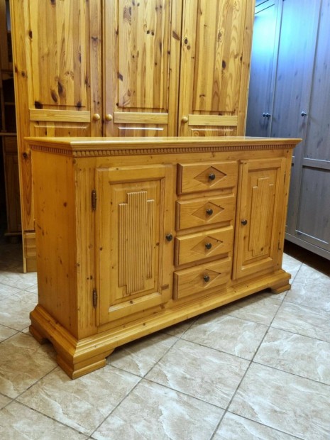 Fenyő komód 141x90x43