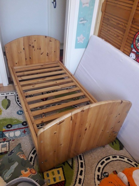 Fenyőből készült Flexa márkájú 70x140cm-es kombi babaágy