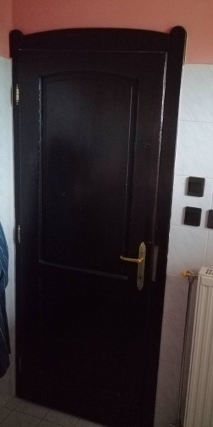 Fenyőfa ajtó tokkal