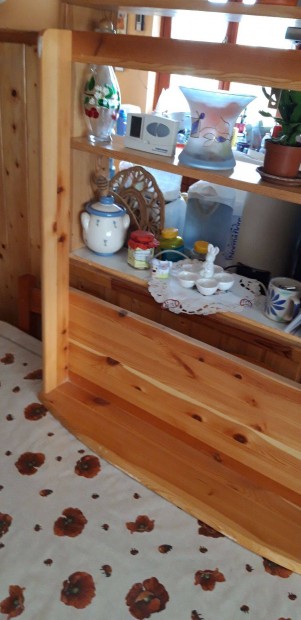 Fenyőpolc 80 cm széles. Jó állapotú