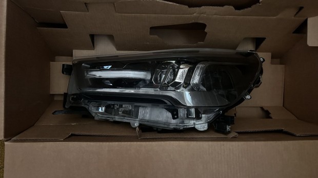 F�nyszor� bal els� hilux 2023-2024 81150YP431 elad�