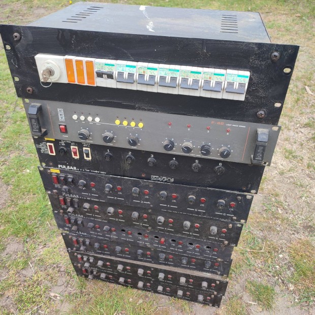Fénytechnikai egységek, 8 db együtt