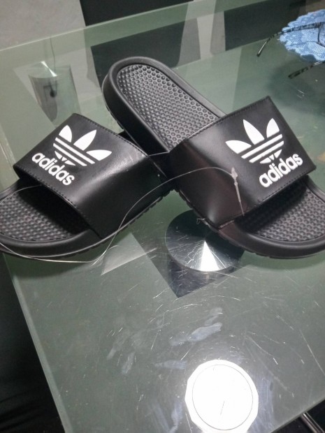 Frfi fekete adidas papucs 