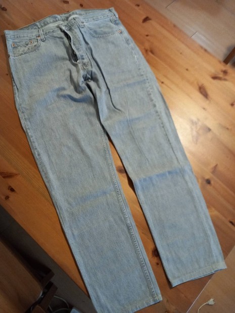 Frfi vilgos kk Levis 517 farmernadrg