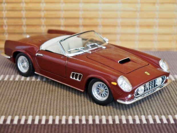 Ferrari 250 GT California (1958) modellaut 1:18