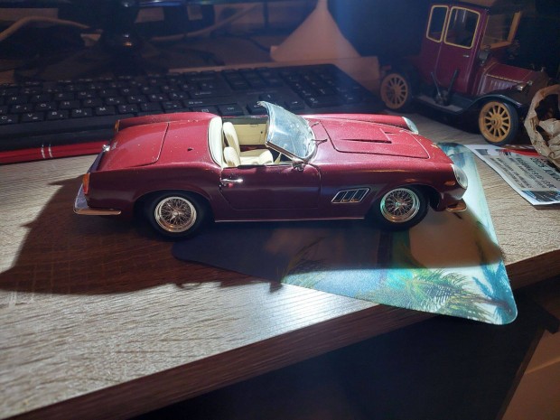 Ferrari 250 Gt California Spider 1:18 Hot Weels