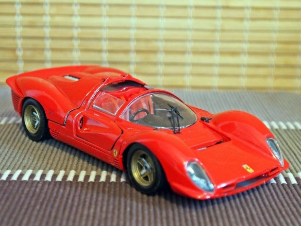 Ferrari 330 P4 (1967) modellaut 1:18