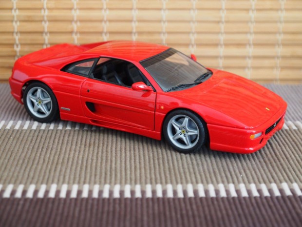 Ferrari F355 Berlinetta (1994) modellaut 1:18