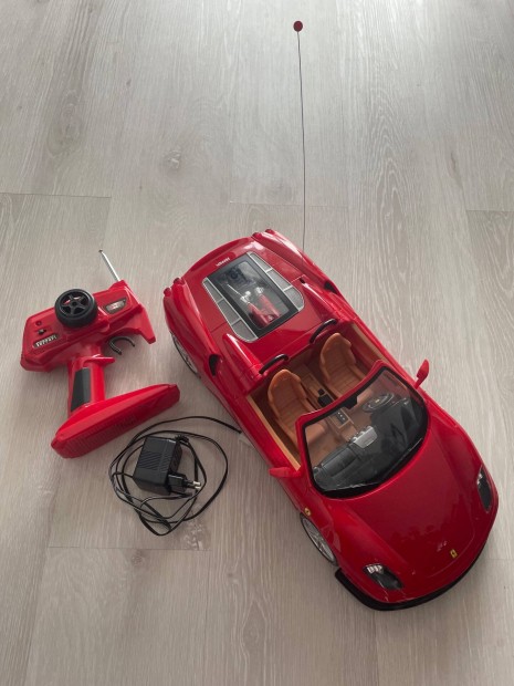 Ferrari akkumultoros, tvirnyts, 1:10 modellaut elad