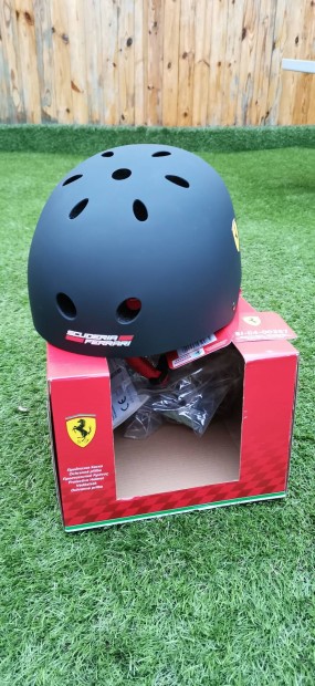 Ferrari gyerek bicikli sisak