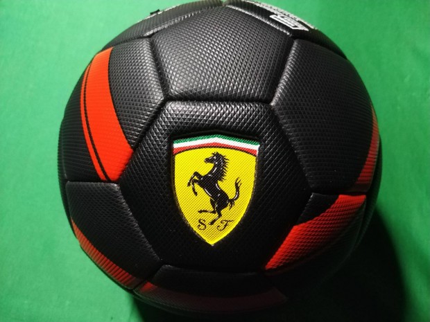 Ferrari labda - Scudetto Black (tmr: 21cm)